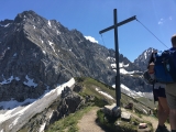 Gipfelkreuz mit Wörner im Hintergrund (Foto gespeichert zu <a href=/gipfel/steinkarkopf-6089/>Steinkarkopf</a>),#