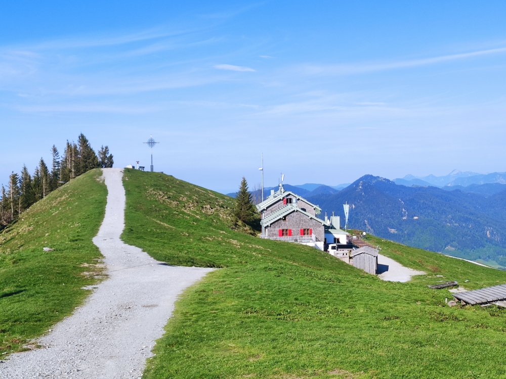 Brauneck -> Schrödelstein: Weg zum Gipfel über dem Brauneck Gipfelhaus