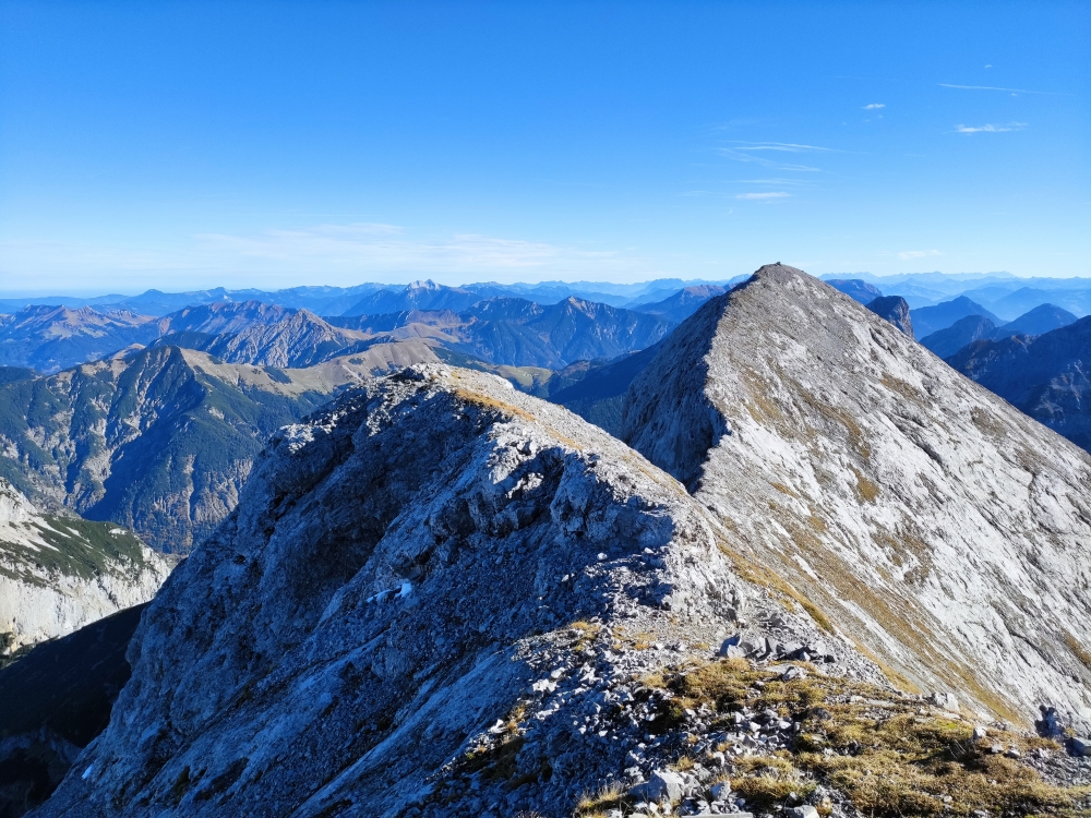 Gamsjoch: Blick zum benachbarten Gamsjoch-Gipfel (14m höher)