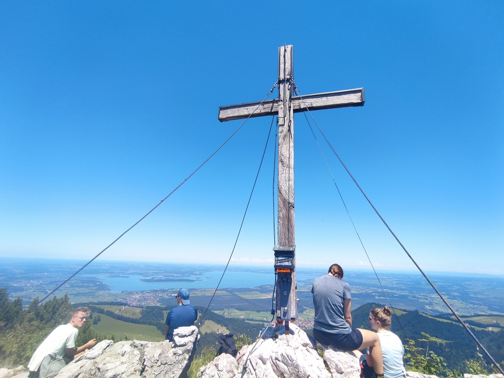 Gederer Wand -> Sulten: Gipfelkreuz mit Chiemsee-Blick