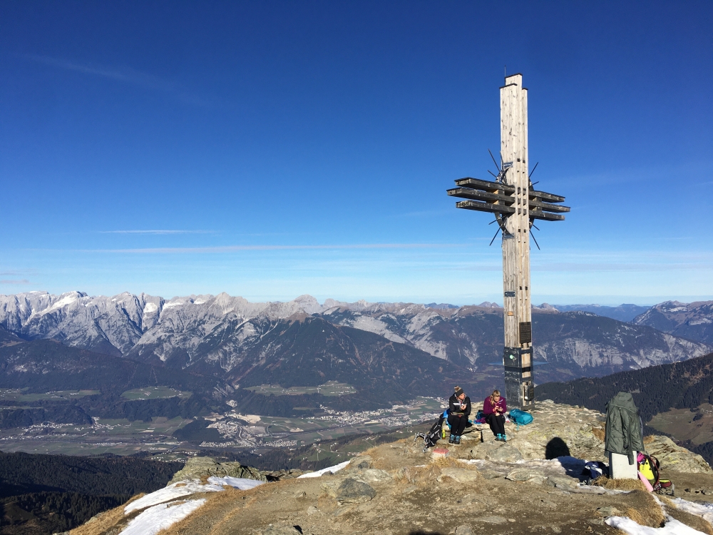 Wetterkreuz -> Gilfert: Gilfert-Gipfelkreuz hoch über dem Inntal
