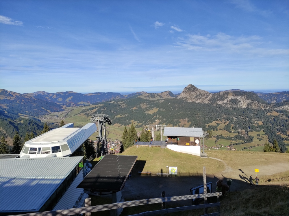 Gondelbahn Neunerköpfle: Bergstation mit Blick auf den Einstein