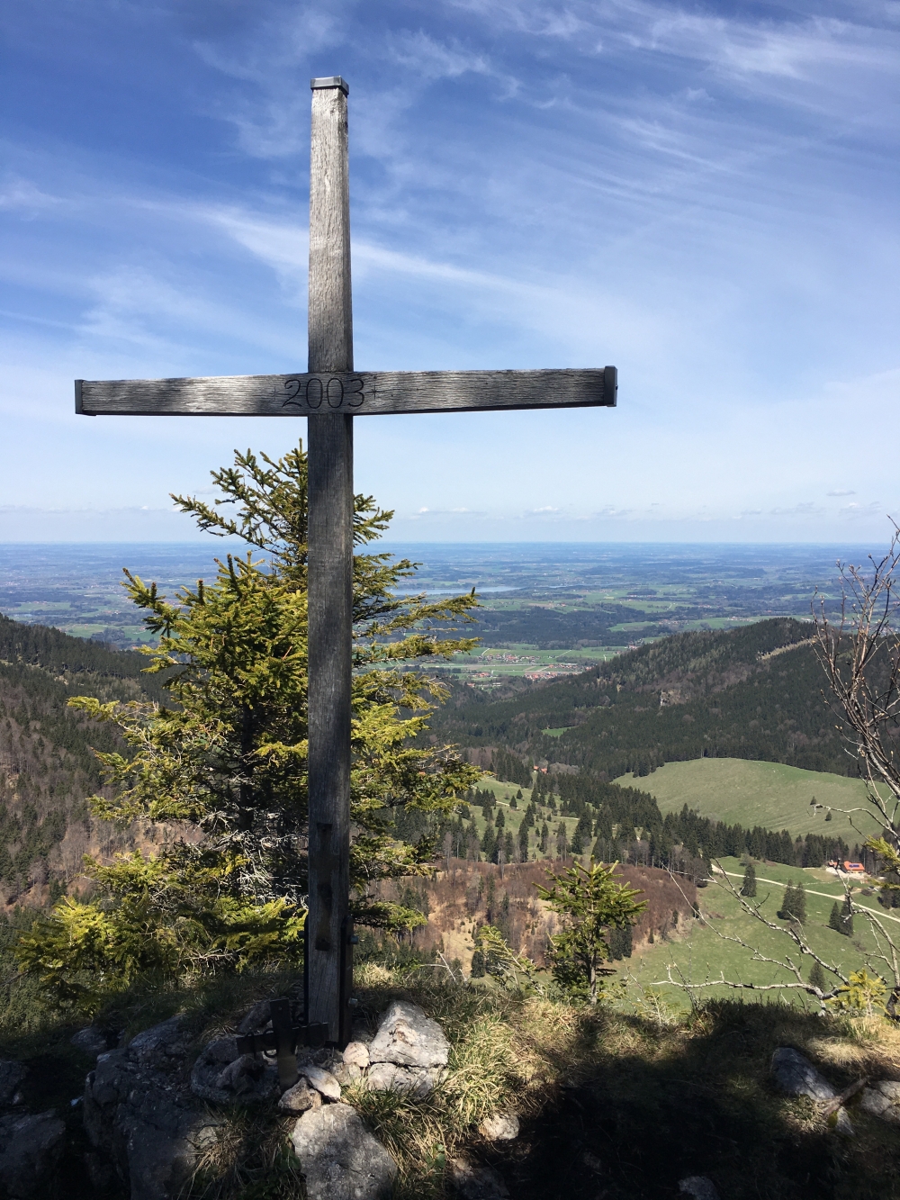 Hammerstein: Gipfelkreuz Hammerstein mit Blick nach Norden