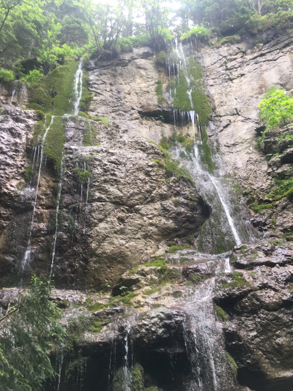 Bockgraben Wasserfall: Wasserfall auf einsamen Pfaden