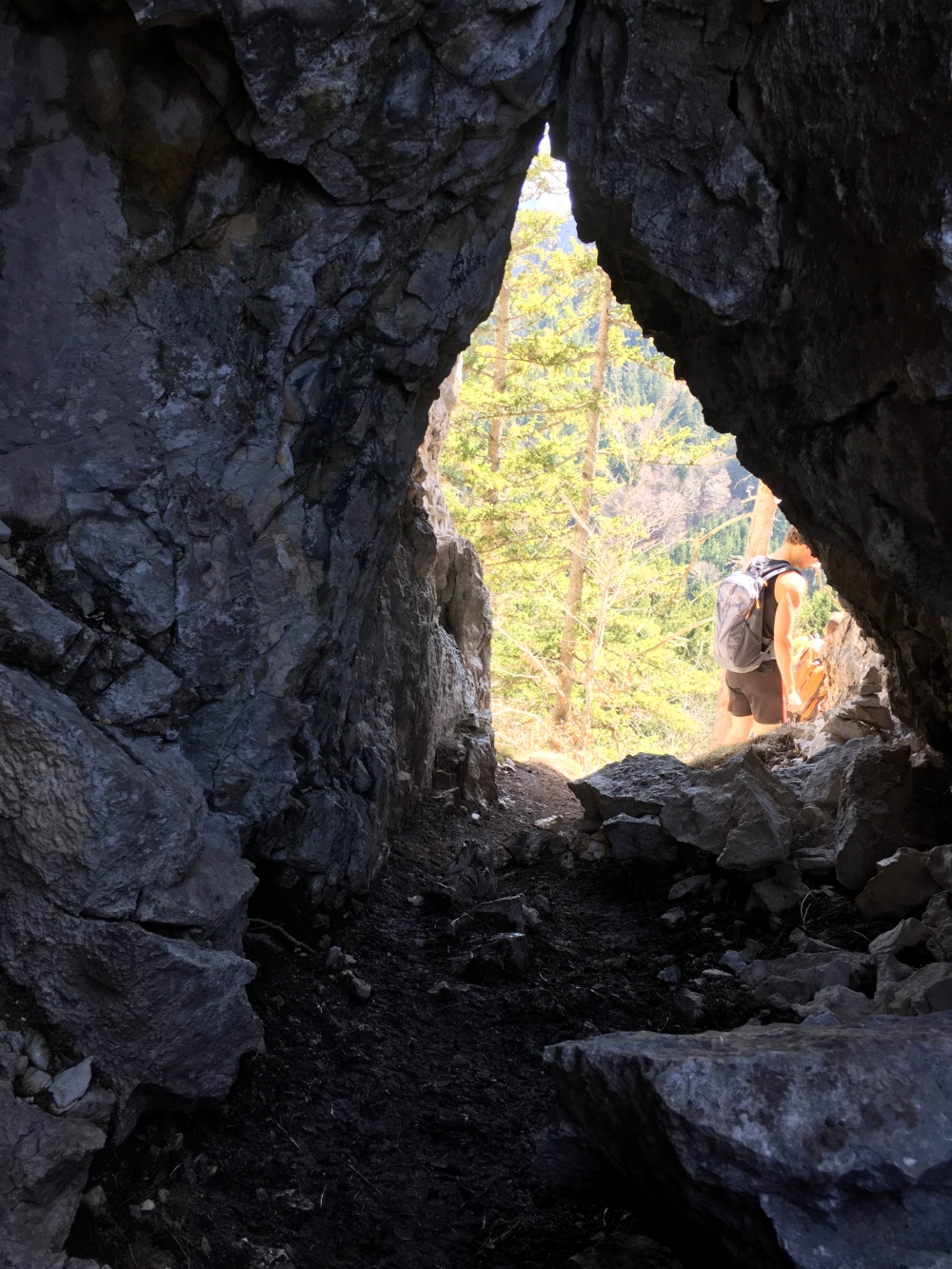 Kindlwand-Durchgangshöhle: Bergdurchquerung unter dem Gipfel
