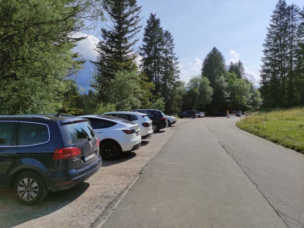 Parkplatz Maximilianshöhe -> Berggasthof Almhütte: Ausreichend Plätze