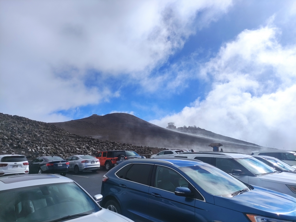 Parkplatz Sliding Sands Trailhead: Blick vom Parkplatz am Summit Visitor Center über den Pakaoao zum Haleakala