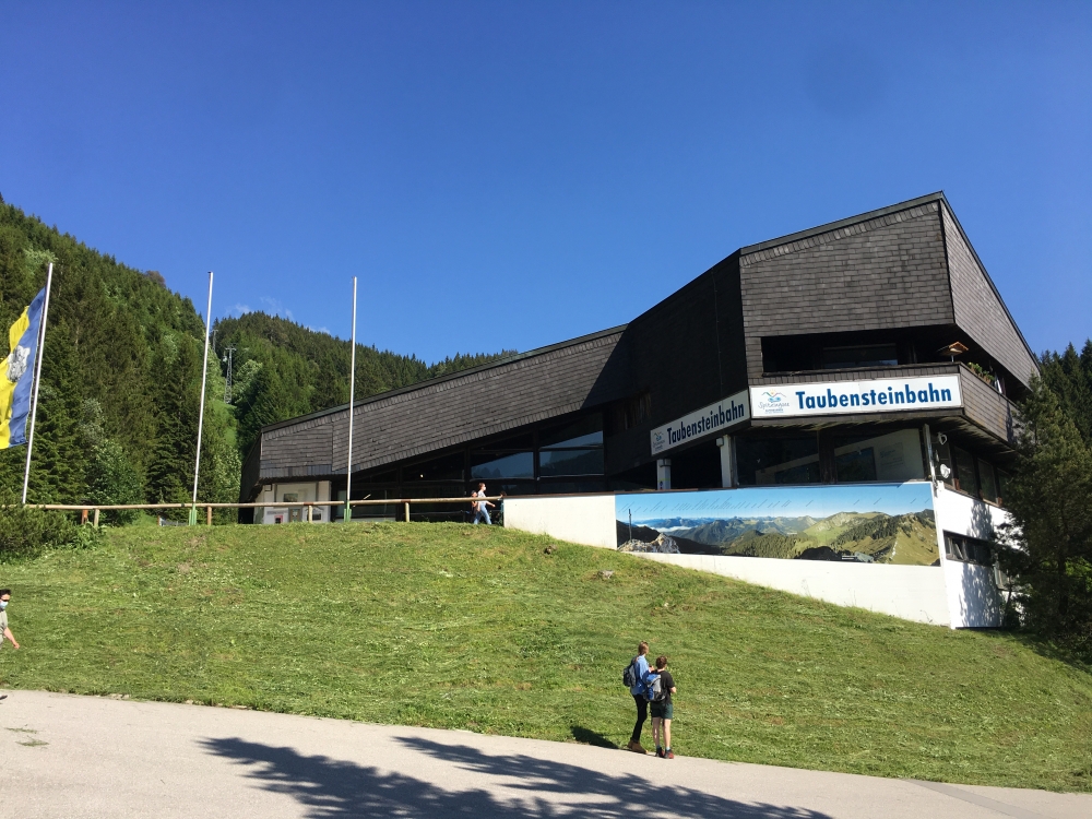 Talstation Taubensteinbahn: Blick auf die Talstation vom Parkplatz
