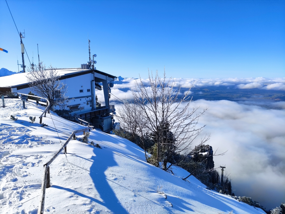 Tegelbergbahn Bergstation: Bergstation über den Wolken