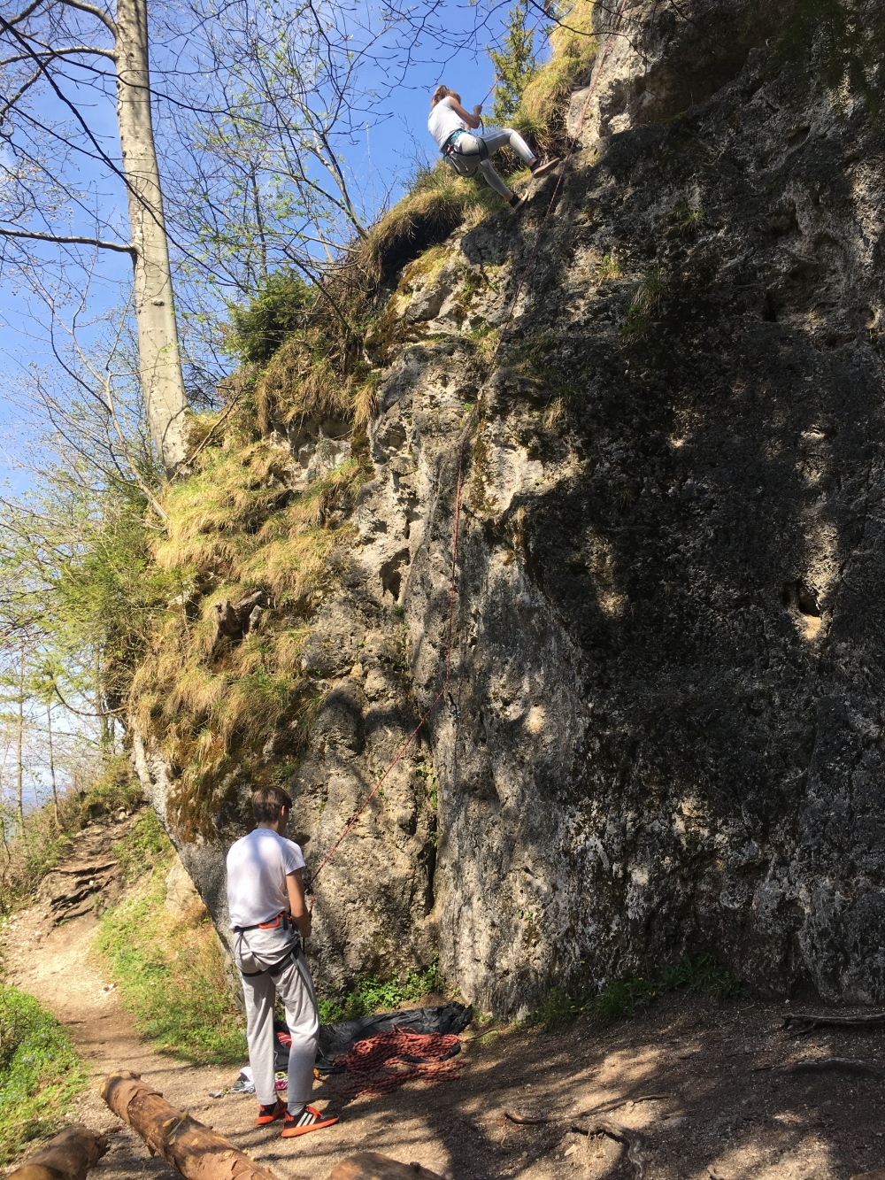 Veste Schaumburg: Auf dem Anstiegsweg sind ein paar ein Kletterrouten