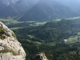 Blick auf das Gipfelkreuz Breitensteinfensterl