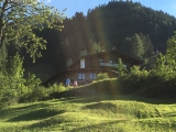 Blick auf das Gasthaus von den unterhalb gelegenen Schwimmbecken aus (Foto gespeichert zu Ziel Berggasthof Rosengasse),#