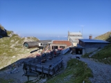Karwendelbahn Bergstation mit Gaststätte (Foto gespeichert zu Ziel Berggaststätte Karwendelbahn),#