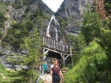 AUssichtspodest mit Blick auf Wasserfall, Klettersteig und Achensee,#