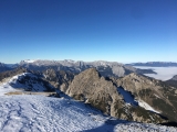 <a href=/gipfel/erlspitze-1287/>Erlspitze</a> (Bildmitte) von <a href=/gipfel/grosser-solstein-26985/>Großer Solstein</a>  (Foto gespeichert zu Ausgangspunkt Erlspitze),#