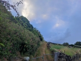 Hier zweigt der Weg von der Teerstraße ab ,#