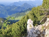 Ein Stahlseil hilft beim Kraxeln auf dem nordseitigen Weg zum Sattel,#