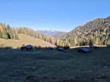 An der Scheffsnother Alm mit Blick zum <a href=/gipfel/sonntagshorn-444/>Sonntagshorn</a>,#
