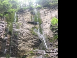 Wasserfall auf einsamen Pfaden