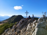 Gipfelkreuz Hörndlwand mit Gurnwandkopf im Hintergrund