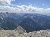 Blick nach Südwesten zum <a href=/gipfel/grosser-solstein-26985/>Großer Solstein</a> (Bildmitte links der Denke) (Foto gespeichert zu <a href=/gipfel/hoher-gleirsch-11536/>Hoher Gleirsch</a>) (Foto gespeichert zu Ziel Großer Solstein),#