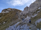 Der "Saalfelder Weg" überwindet die Geländekante unter der Schochenspitze