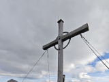 Gipfelkreuz mit <a href=/gipfel/rumer-spitze-13998/>Rumer Spitze</a> links,#
