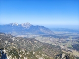 Blick nach Norden zum <a href=/gipfel/hochstaufen-1501/>Hochstaufen</a> und <a href=/gipfel/zwiesel-hinterstaufen-15708/>Zwiesel</a> (Foto gespeichert zu <a href=/gipfel/mittlerer-rotofen-signalkopf-busen-(der-schlafenden-hexe)-bayerischer-loewe-3428/>Mittlerer Rotofen</a>) (Foto gespeichert zu Ziel Hochstaufen),#