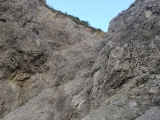 Am oberen Ende an der Kette bzw. dem Stahlseil entlang in den Sattel.,#