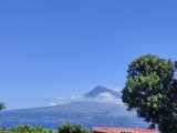 Blick zum Pico auf der Nachbarinsel (Foto gespeichert zu Ausgangspunkt Parkplatz altes Fährterminal),#