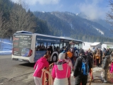 Einstieg in den Rodelbus (Foto gespeichert zu Ziel Bushaltestelle Rodelbus),#