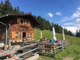 Terrasse der Patscheralm (Foto gespeichert zu Ziel Patscher Alm),#