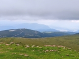 Blick zur <a href=/gipfel/schwarzseespitze-cima-lago-nero-3234/>Schwarzseespitze</a> mit dem <a href=/huetten/gasthaus-schwarzseespitze-19322/>Gasthaus Schwarzseespitze</a>  (Foto gespeichert zu <a href=/wanderweg/mair-in-plun-rittner-horn-19943/>Weg</a>) (Foto gespeichert zu Ausgangspunkt Gasthaus Schwarzseespitze),#