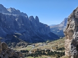 Abstieg mit Blick auf das <a href=/freizeit/groedner-joch-ju-de-frara---passo-gardena-43085/>Grödner Joch</a> ,#