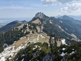 Blick auf die Bergstation der Seilbahn und Sonnenalm und Kampenwand  (Foto gespeichert zu Ausgangspunkt Scheibenwand),#