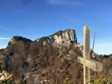 Gipfelkreuz mit Blick auf die Hörndlwand