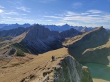 Blick nach Südwesten zur <a href=/gipfel/lachenspitze-29118/>Lachenspitze,</a> Steinarspitze und <a href=/gipfel/rote-spitze-6393/>Rote Spitze</a>  (von links nach rechts) (Foto gespeichert zu <a href=/gipfel/schochenspitze-1119/>Schochenspitze</a>) (Foto gespeichert zu Ausgangspunkt Lachenspitze),#