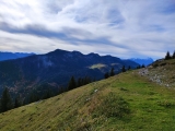 Blick zum Veitsberg (Foto gespeichert zu <a href=/wanderweg/schoenfeld-alm-heimkehrerkreuz-22397/>Weg</a>),#