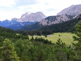 Blick auf die Vereiner Alm mit der <a href=/huetten/krinner-kofler-huette-9100/>Krinner-Kofler-Hütte</a>,#