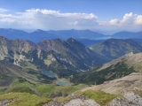 Blick über Soiernlache und Soiernsee mit <a href=/huetten/soiernhaus-3631/>Soiernhaus</a> bis zum Walchensee  (Foto gespeichert zu Ziel Soiernspitze),#