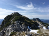 Nur wenige Meter trennen <b>Reichenhaller Haus</b>  und <a href=/gipfel/hochstaufen-1501/>Hochstaufen-Gipfel</a> (Foto gespeichert zu <a href=/wanderweg/hochstaufen-reichenhaller-haus-1627/>Weg</a>),#