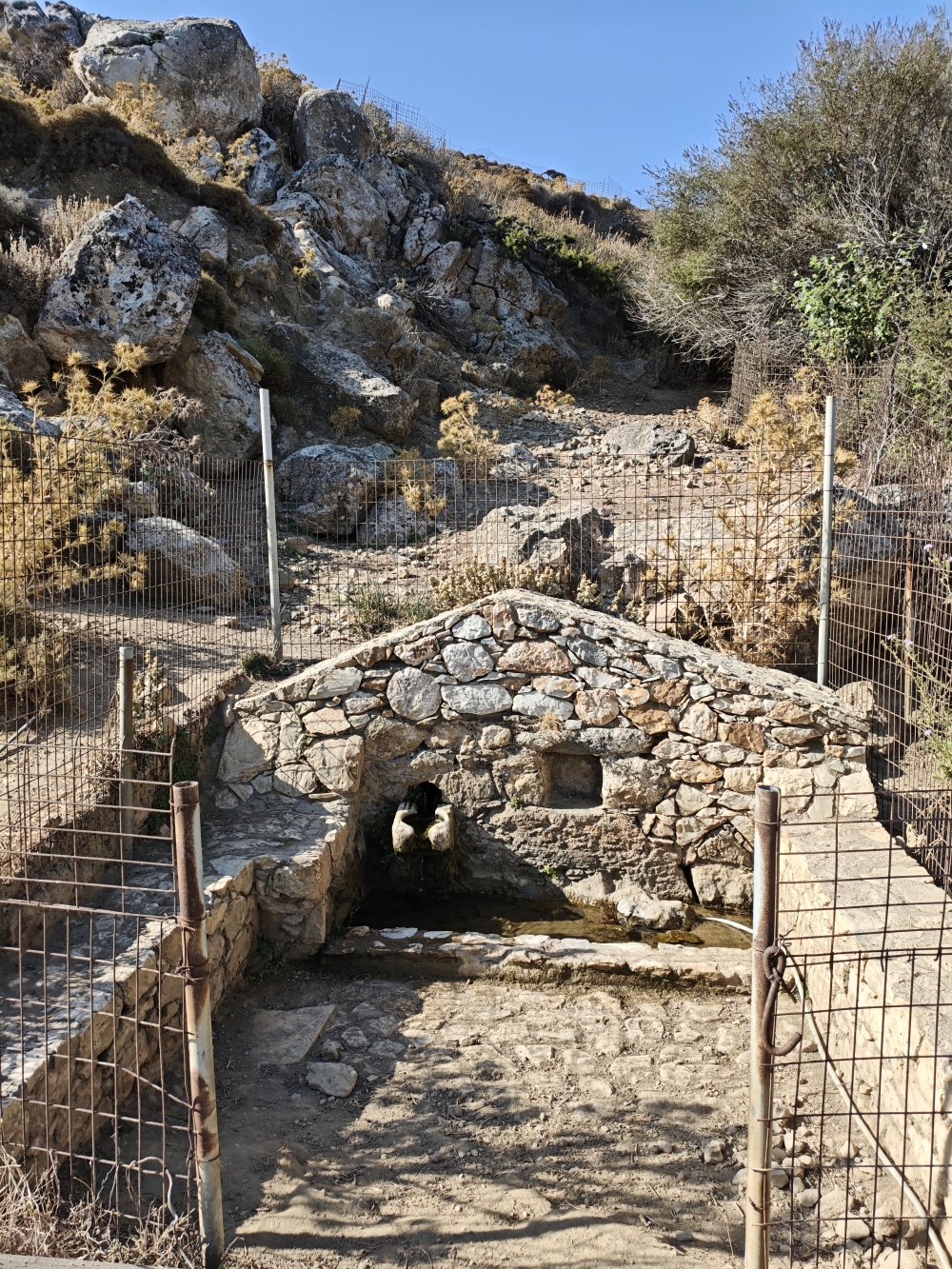 Wanderung Agios Artemios: Quelle kurz vor der Marienkapelle (Panagia)