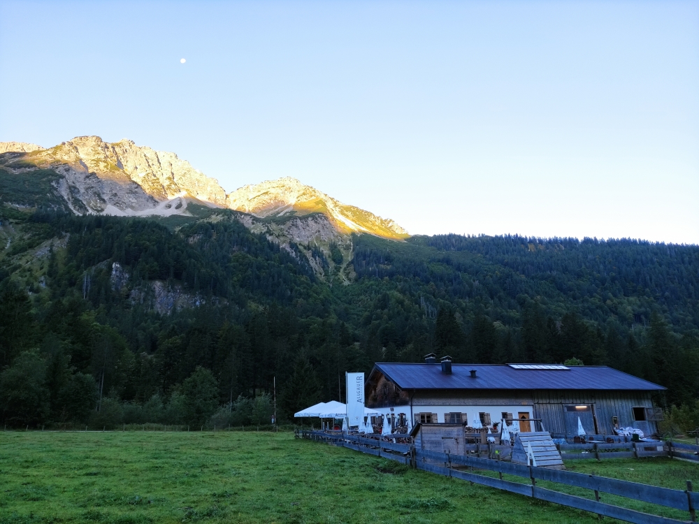 Alpe Eschbach: Sonnenaufgang über der Alpe Eschbach