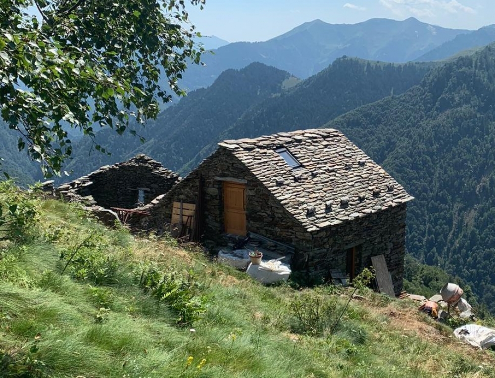 Alpe Vegliana: Alphütten Alpe Vegliana mit Panorama
