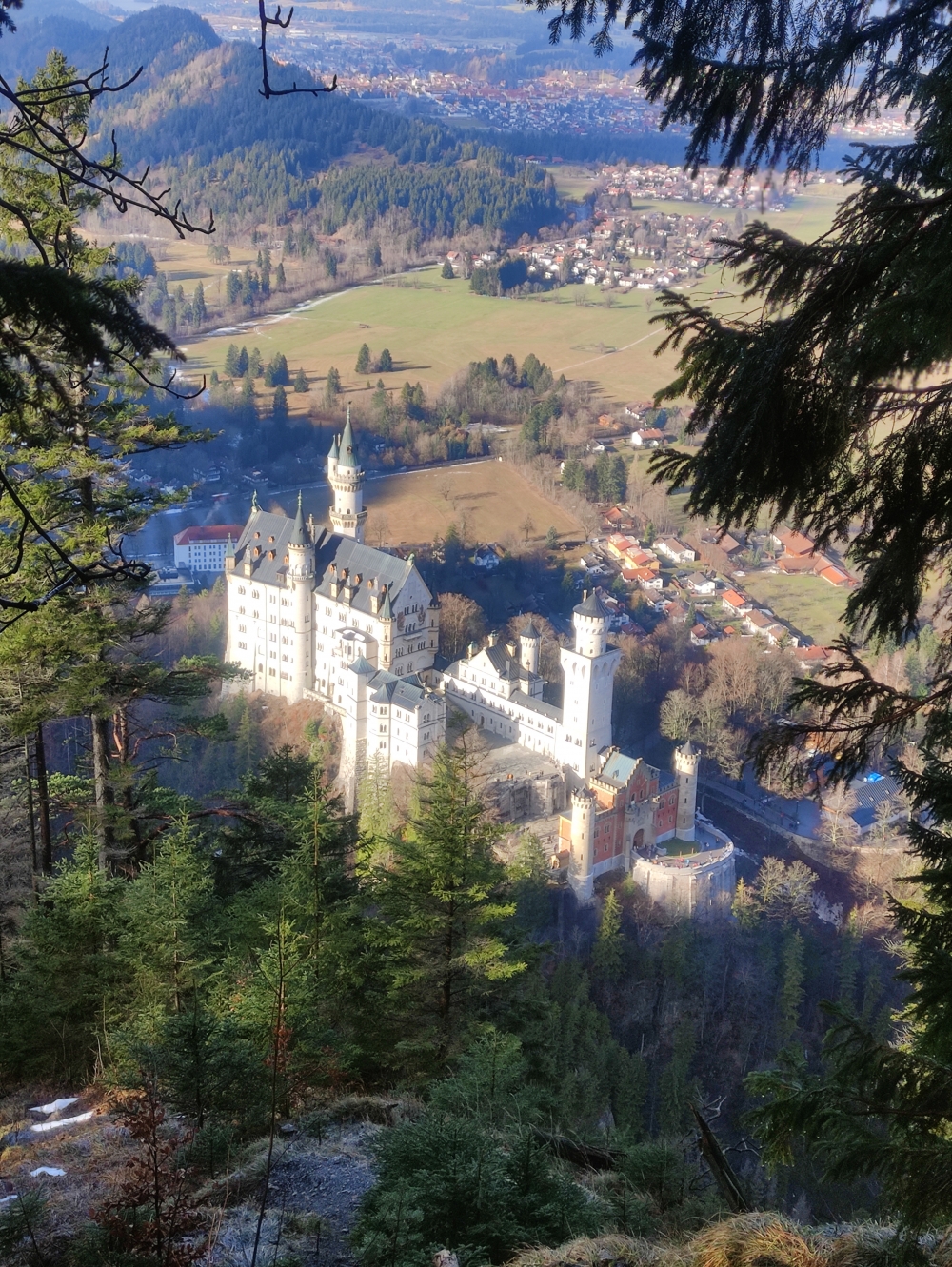 Blick auf Schloss Neuschwanstein (Aussicht am Abgrund)
