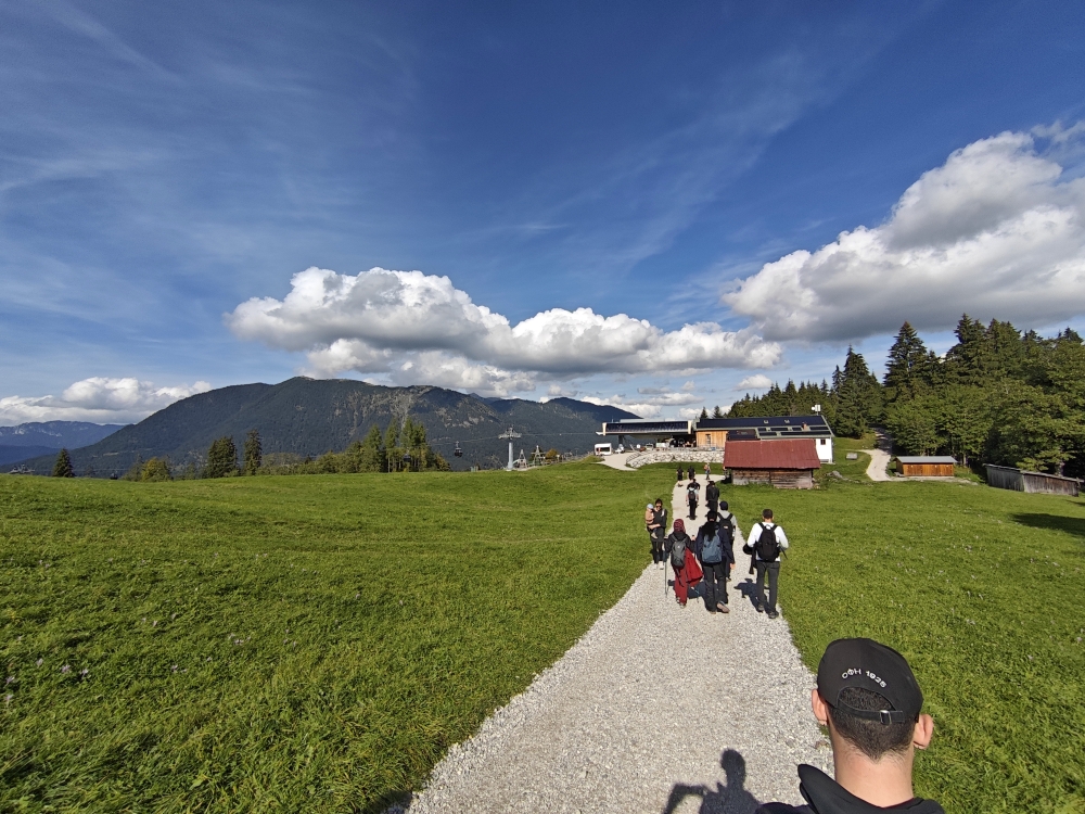 Wanderung Partnachklamm und Eckbauer: Bergstation der Eckbauerbahn, links der Wank