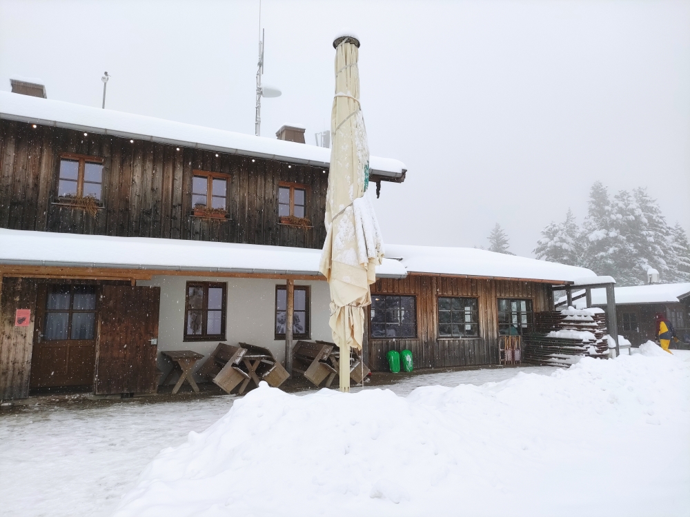 Rodeln Neureuth von Gasse/Gmund: Rodeln Neureuth von Gasse/Gmund: Berggasthof Neureuth im Winter
