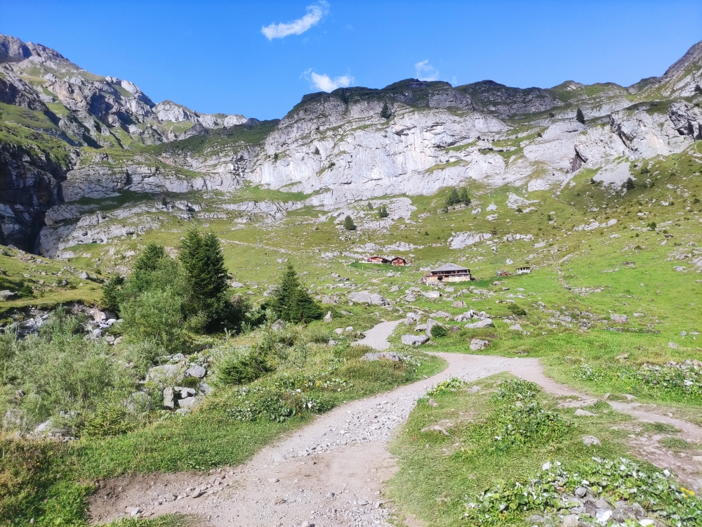 Wanderung Oeschinensee: Aufstieg zur Rast