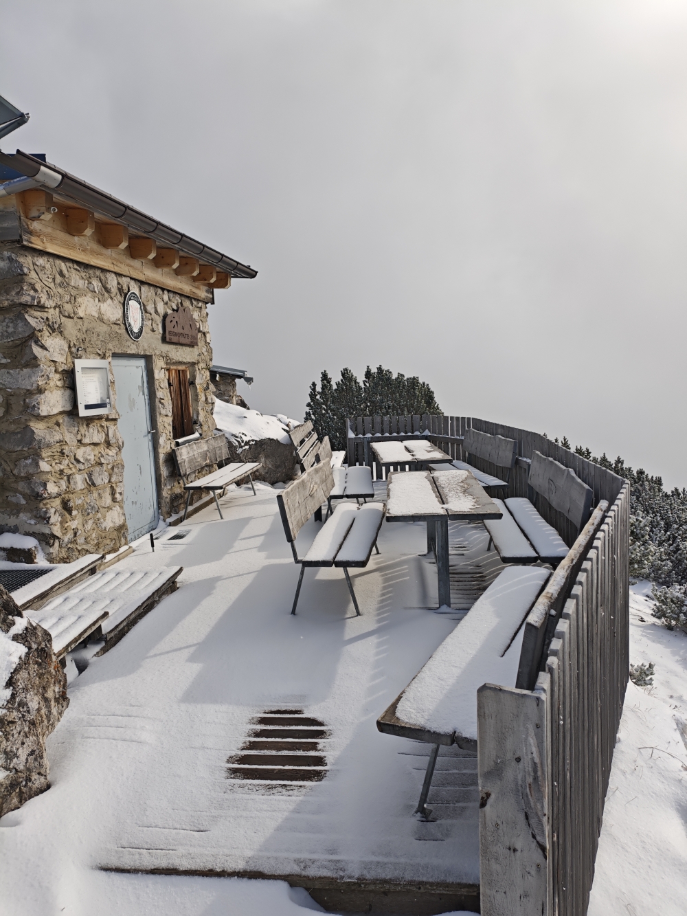 Wanderung Tschirgant: Wanderung Tschirgant: Terrasse (Bergwachthütte)