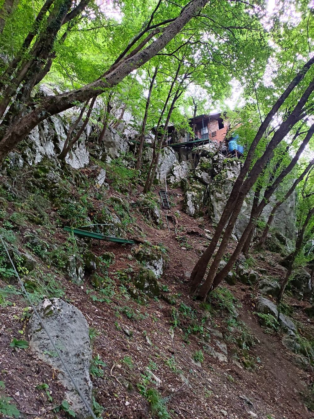 Wanderung Monte Minisfreddo: Wanderung Monte Minisfreddo: Bivacco (Bivacco Bee Lorenzo e Broggini Luigi)